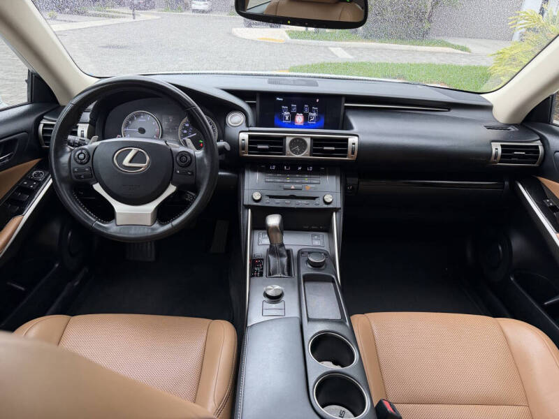 2016 Lexus IS 200t