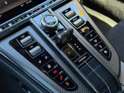 2025 Aston Martin Vantage