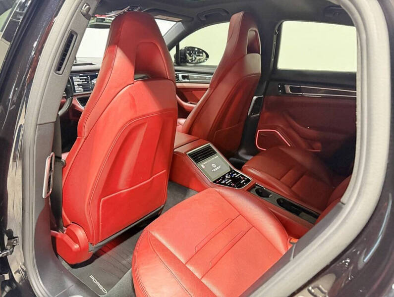 2018 Porsche Panamera 4