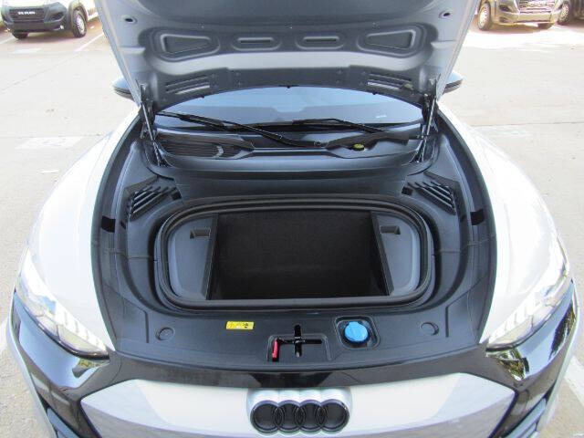 2024 Audi e-tron GT quattro Premium Plus