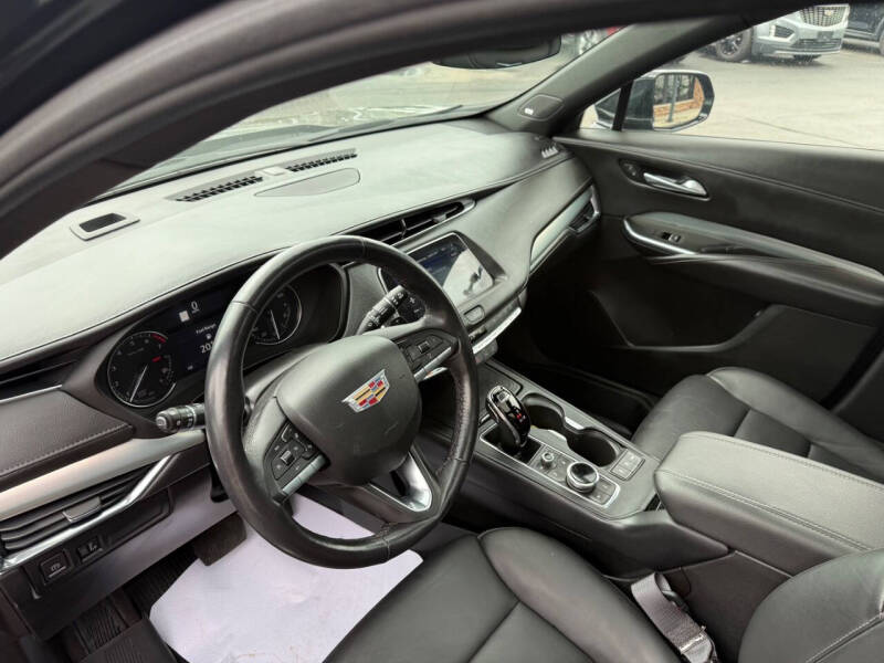 2023 Cadillac XT4 Premium Luxury