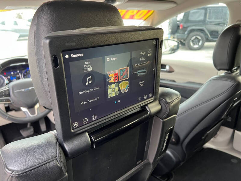 2017 Chrysler Pacifica Touring-L Plus