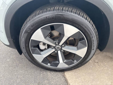 2025 Volvo XC40 B5 Plus Bright Theme