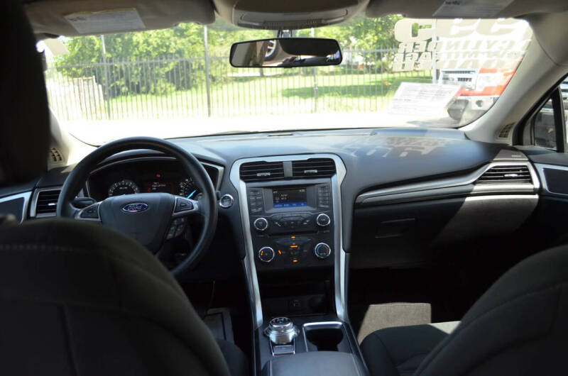 2017 Ford Fusion SE