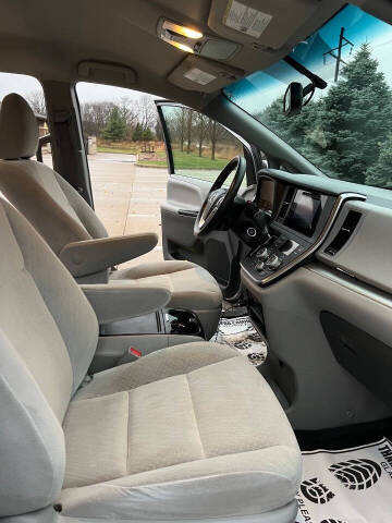2017 Toyota Sienna LE 7-Passenger