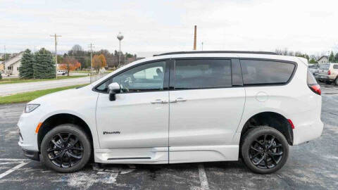 2023 Chrysler Pacifica Touring L