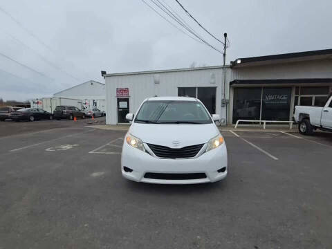 2014 Toyota Sienna LE 8-Passenger
