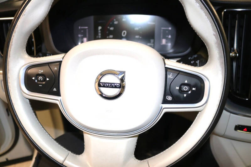 2019 Volvo XC60 T5 Momentum