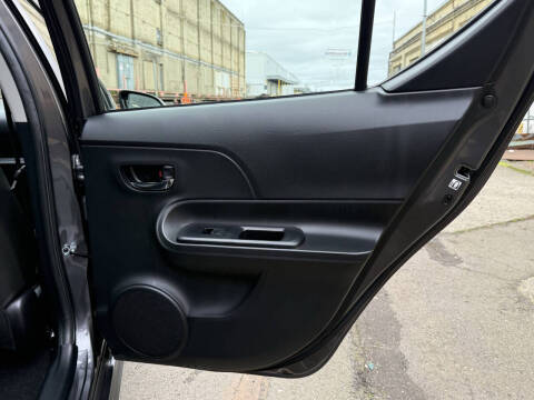 2018 Toyota Prius c Four