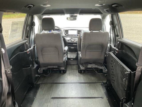 2024 Chrysler Pacifica Touring