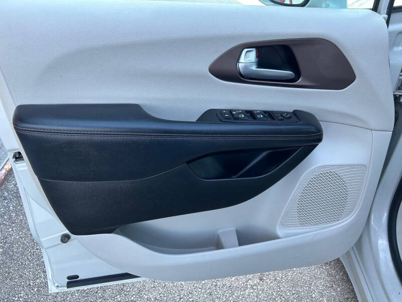 2017 Chrysler Pacifica Touring-L Plus