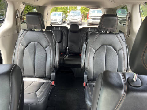 2017 Chrysler Pacifica Touring-L