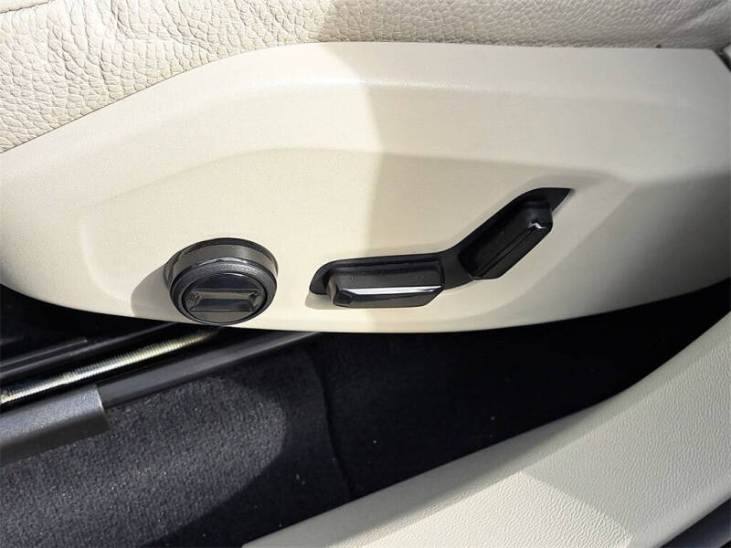 2024 Volvo XC60 B5 Core Dark Theme