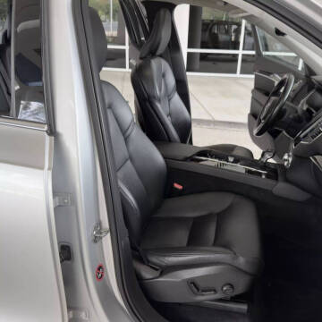 2019 Volvo XC90 T6 Momentum