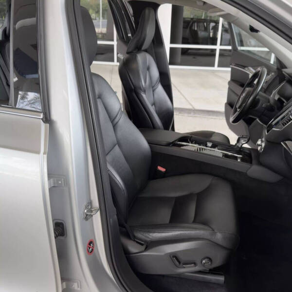 2019 Volvo XC90 T6 Momentum