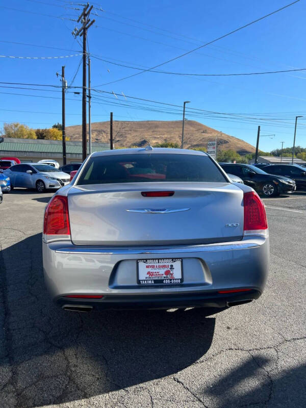 2018 Chrysler 300 Limited