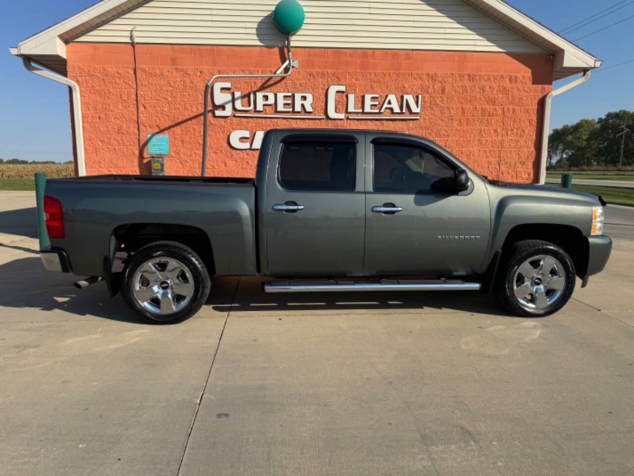 2011 Chevrolet Silverado 1500 for sale at Illinois Auto Wholesalers in Tolono, IL