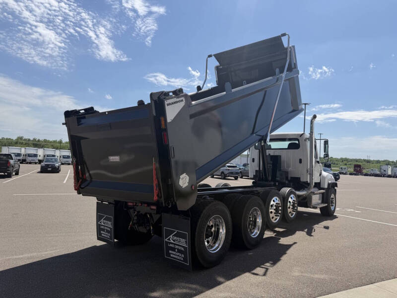 2027 Freightliner 114 SD