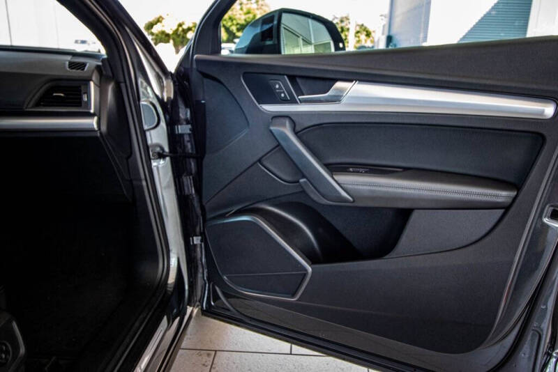 2020 Audi Q5 quattro Titanium Prem Pl 45 TFSI