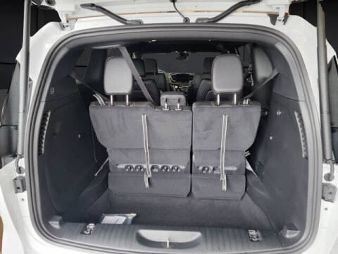 2027 Chrysler Pacifica LX