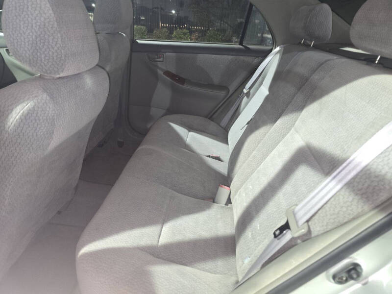 2004 Toyota Corolla LE