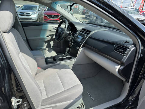 2017 Toyota Camry LE