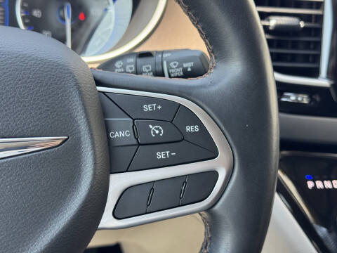 2017 Chrysler Pacifica Touring-L