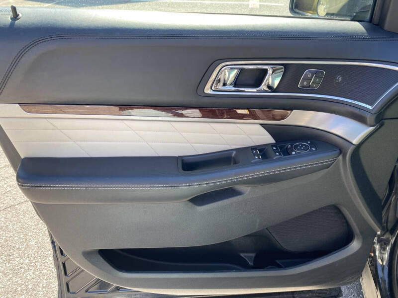 2017 Ford Explorer Platinum