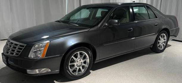 2010 Cadillac DTS Luxury Collection's photo