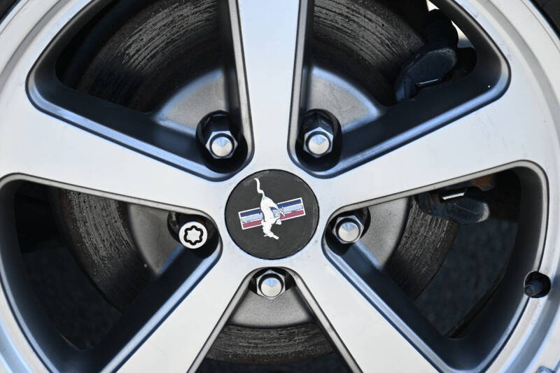 2004 Ford Mustang Mach 1 Premium