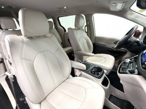 2017 Chrysler Pacifica Touring-L Plus
