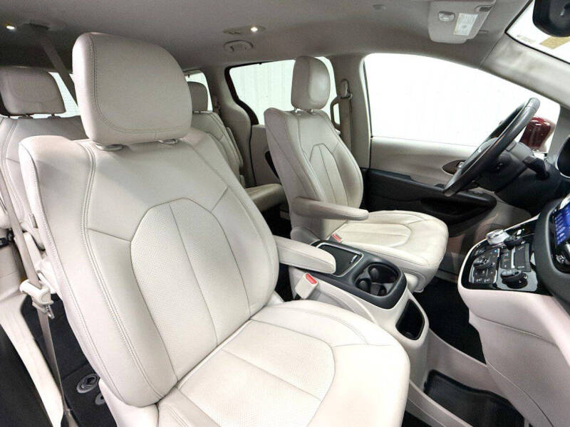 2017 Chrysler Pacifica Touring-L Plus