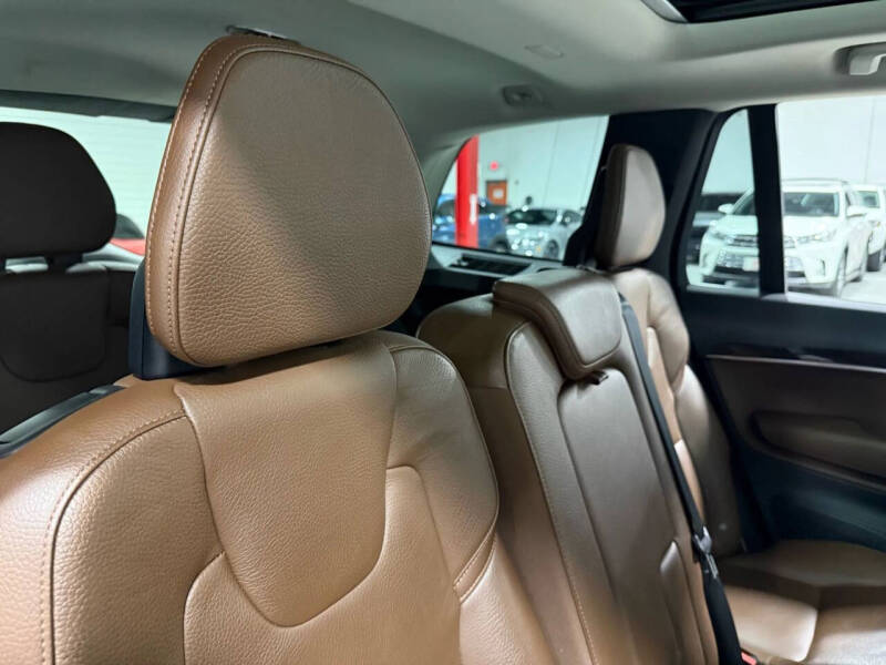 2019 Volvo XC90 T6 Momentum