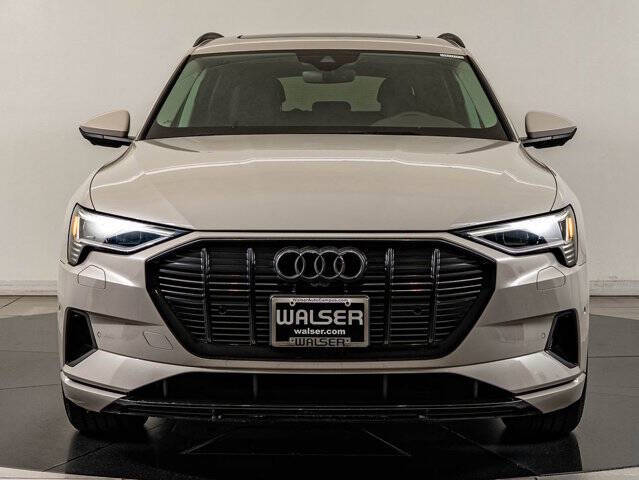 2021 Audi e-tron quattro Premium