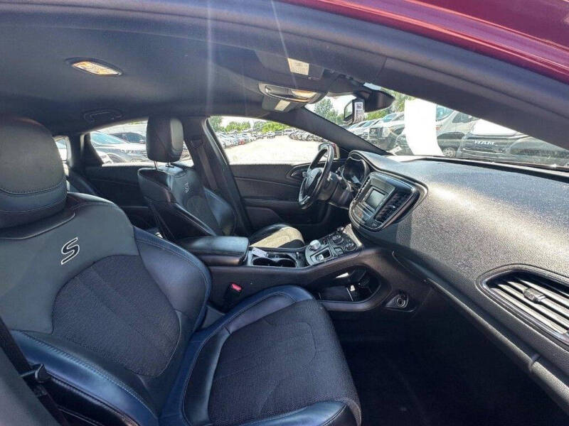 2016 Chrysler 200 S