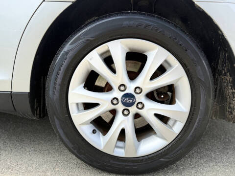 2011 Ford Taurus SEL