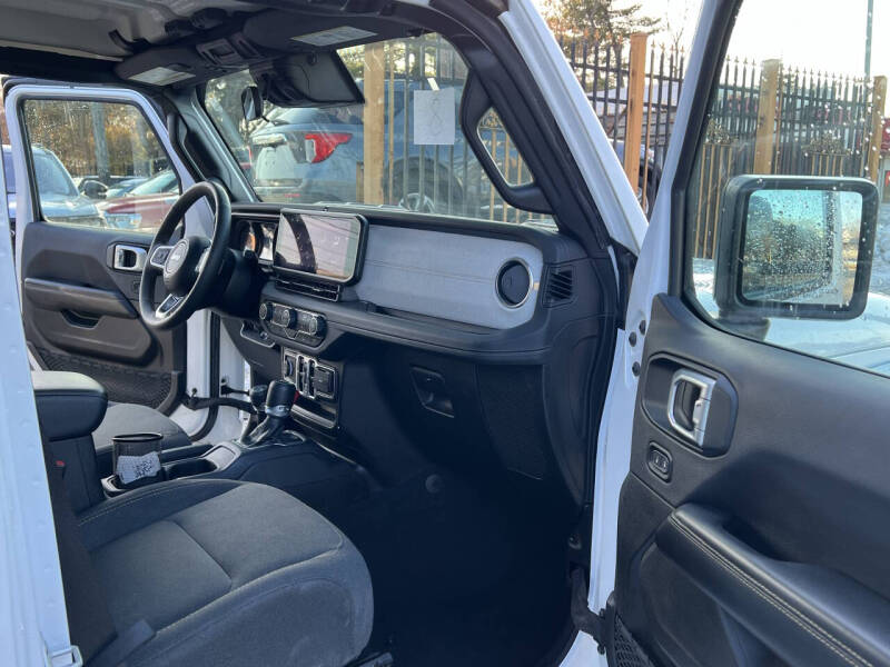 2024 Jeep Wrangler Sahara 4xe