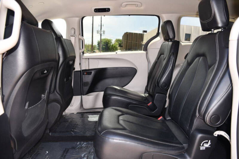 2022 Chrysler Pacifica Touring L