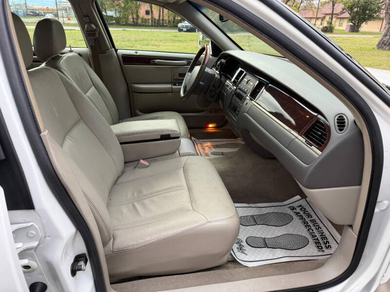 2008 Lincoln Town Car Signature Limited