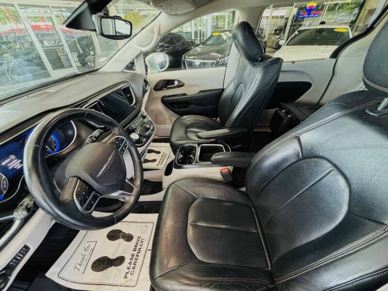2017 Chrysler Pacifica Touring-L Plus
