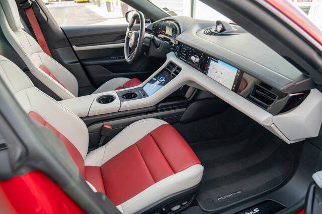2022 Porsche Taycan 33