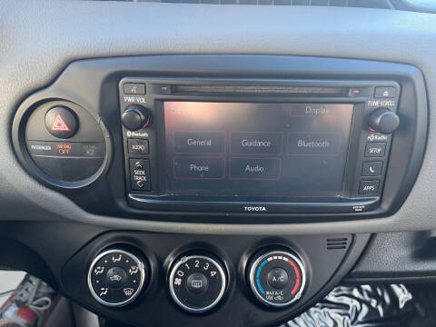 2017 Toyota Yaris 5-Door LE