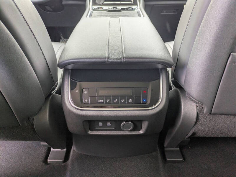 2025 Nissan Armada SV