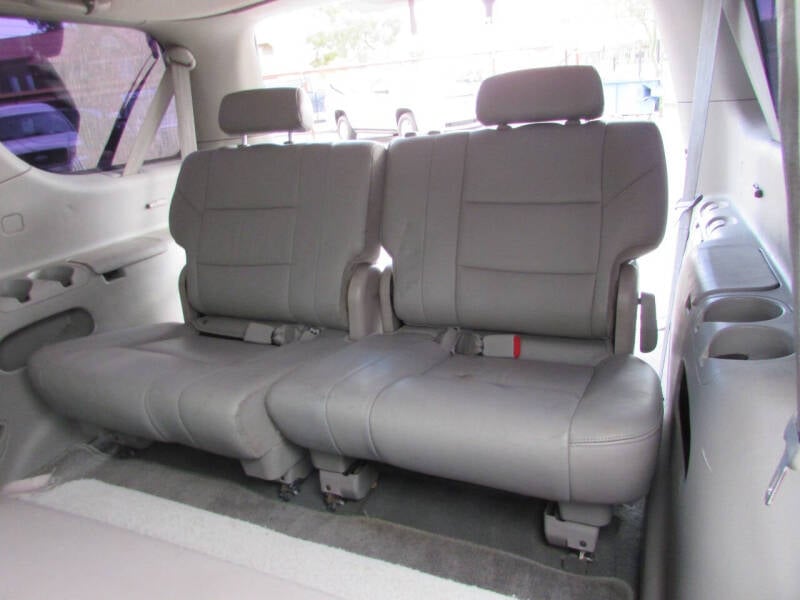 2006 Toyota Sequoia Limited photo 22