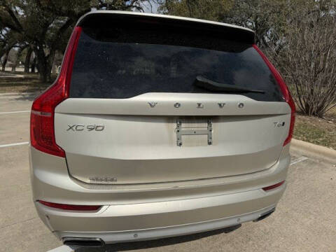 2016 Volvo XC90 T6 Momentum