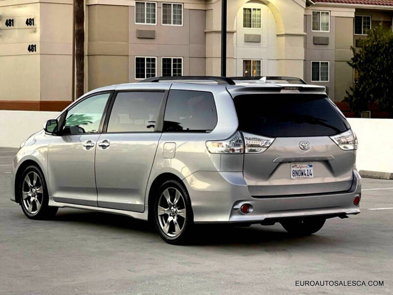 2018 Toyota Sienna SE Premium 8-Passenger