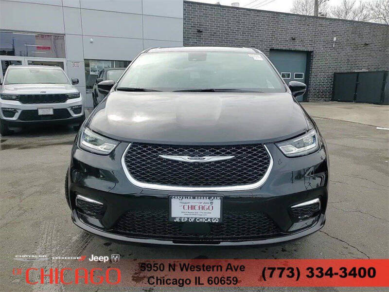 2025 Chrysler Pacifica Select