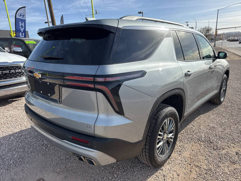 2024 Chevrolet Traverse LT