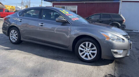 2015 Nissan Altima for sale at Latino Motors in Aurora IL