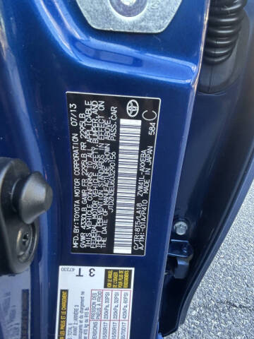 2013 Toyota Prius v Five